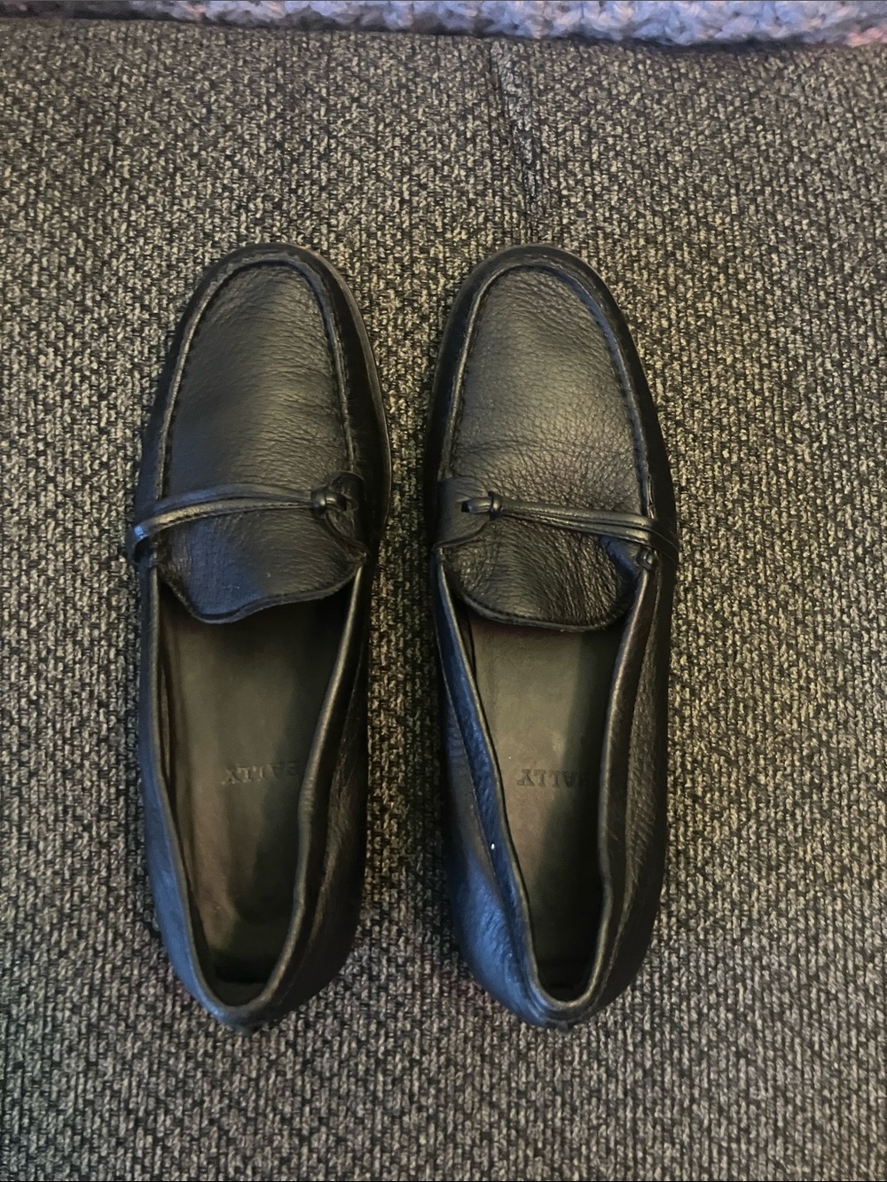 Bally dandy slip-on loafer textured blackleather and a thin cross strap size 38